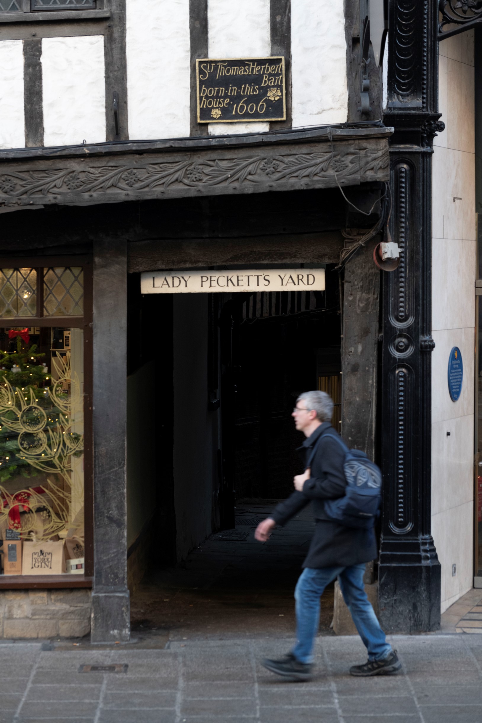 Entrance to Lady Peckett's Yard from Pavement, York | York Conservation Trust