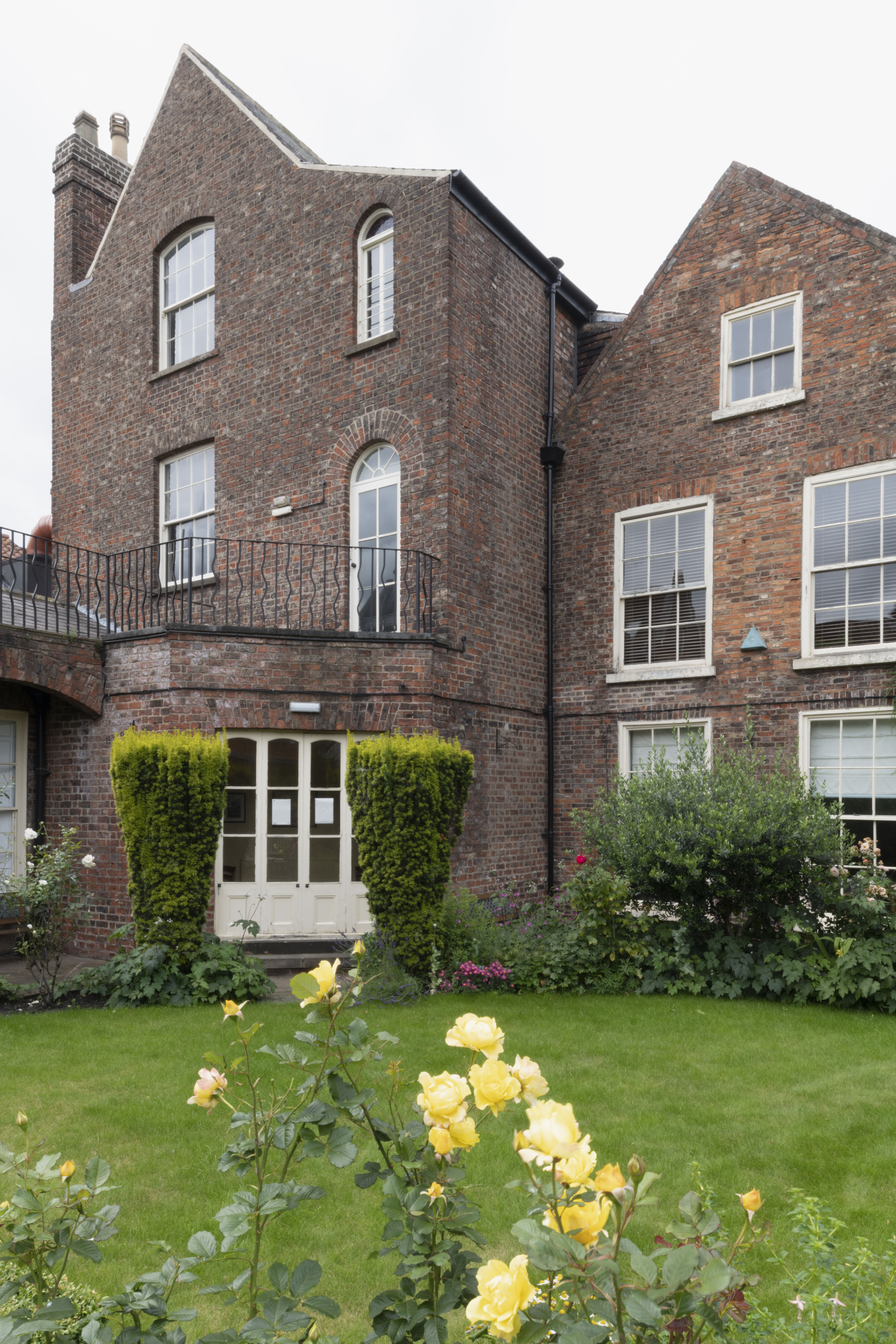 23 Stonegate garden | York Conservation Trust | York Medical Soc.
